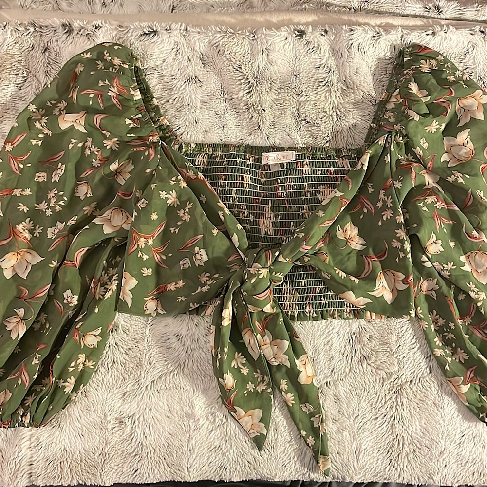 Green Floral Self-Tie Crop top with Puffy Sleeves🌼